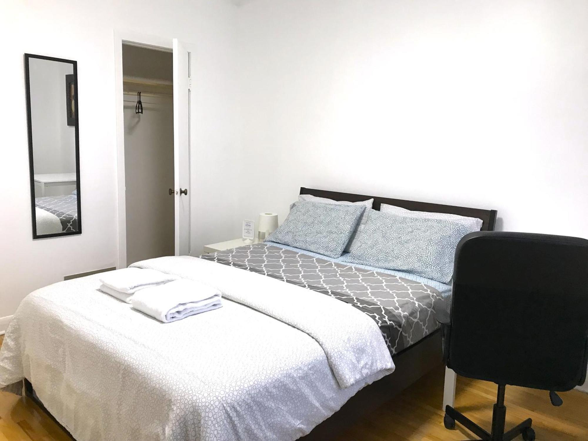 Big Private Room Midmontreal Next To Station Metro - Parking Free Exterior photo